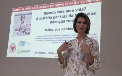 Palestra no Núcleo Setorial de Serviços de Saúde da ACIM de Maringá (PR).